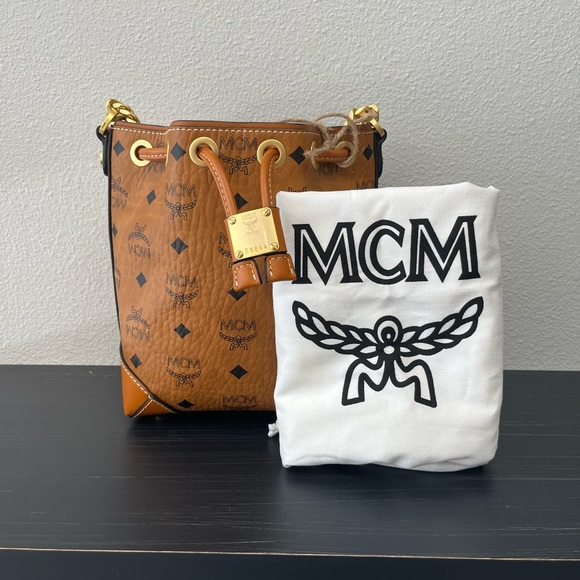 MCM Bucket Bag - Picture 4 of 7